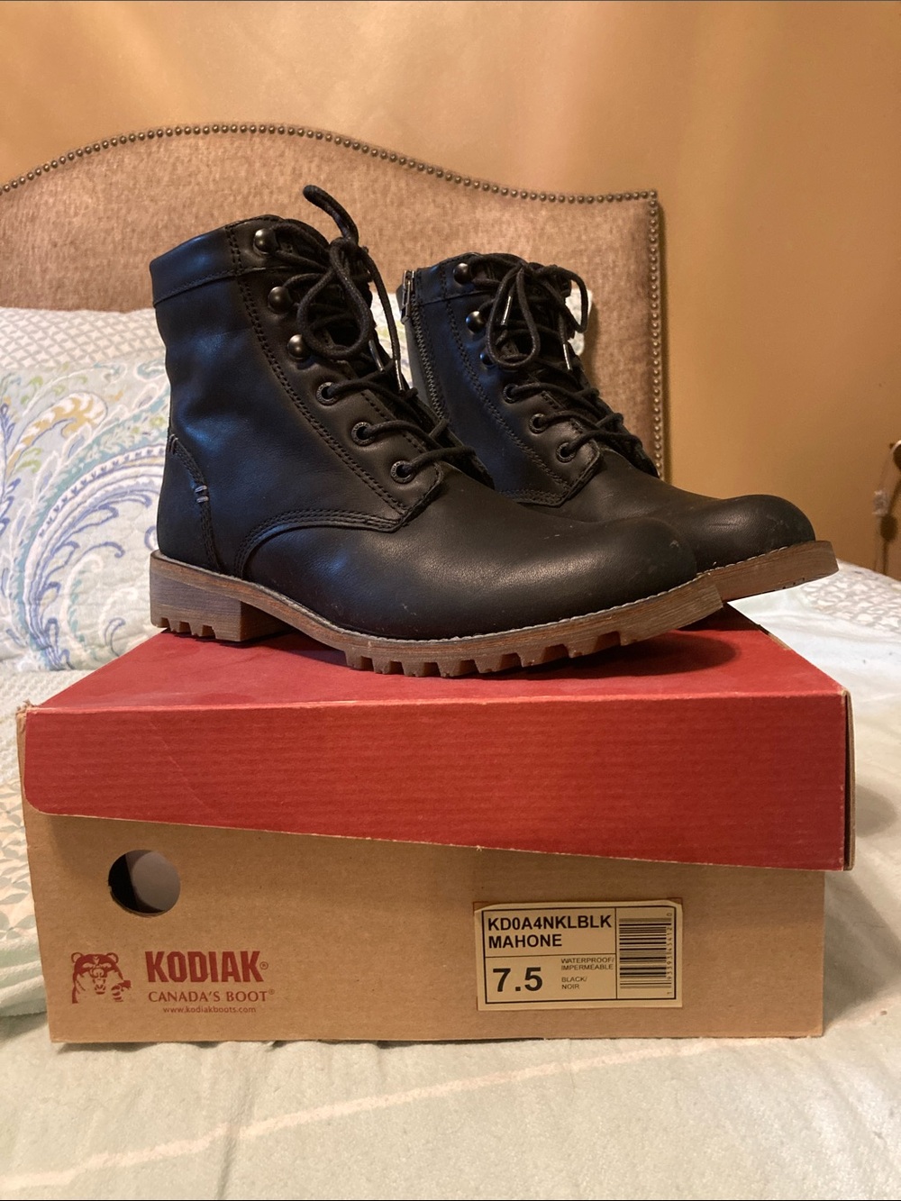 Kodiak Women’s Black Lace-Up Mahone Boots